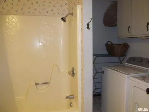 604 E Bryan St, Salem, IL 62881 photo 23