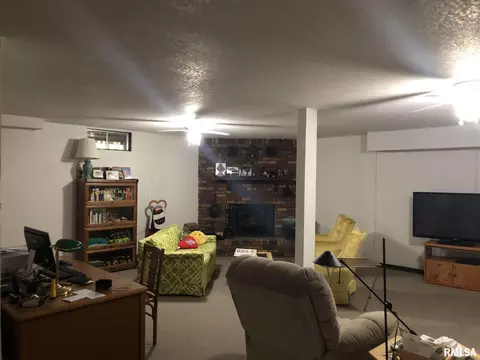 604 E Bryan St, Salem, IL 62881 photo 27