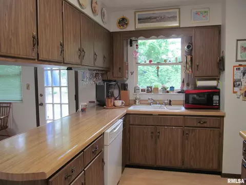 604 E Bryan St, Salem, IL 62881 photo 10