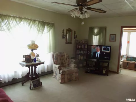 709 S Mulkey St, Christopher, IL 62822 photo 9