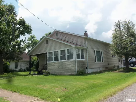 709 S Mulkey St, Christopher, IL 62822 photo 2