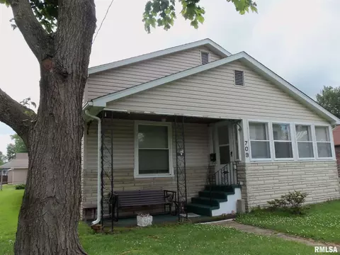 709 S Mulkey St, Christopher, IL 62822 photo 1