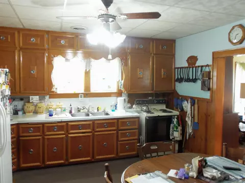 709 S Mulkey St, Christopher, IL 62822 photo 12