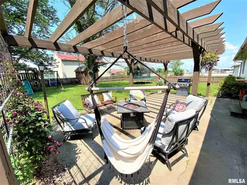 607 East Dr, Flora, IL 62839 photo 11
