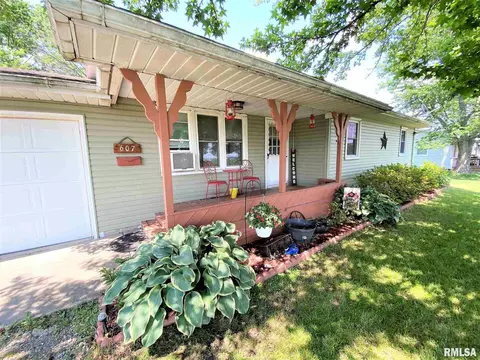 607 East Dr, Flora, IL 62839 photo 4