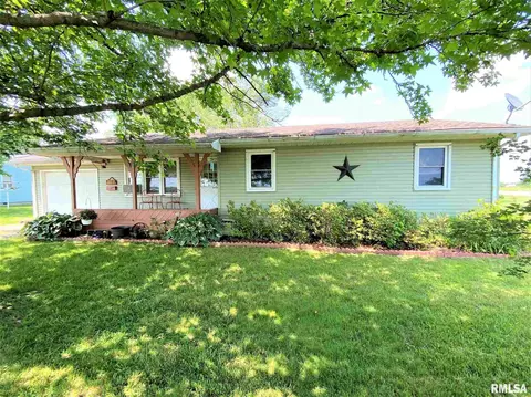 607 East Dr, Flora, IL 62839 photo 1