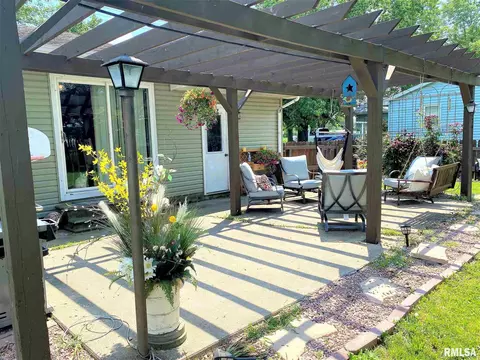 607 East Dr, Flora, IL 62839 photo 8