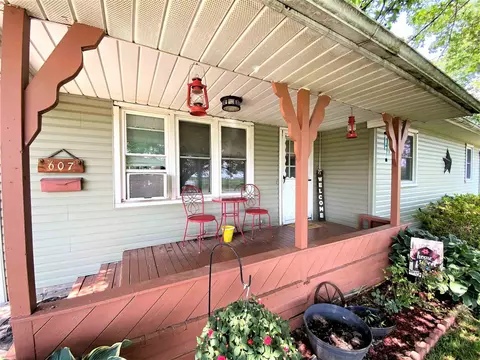 607 East Dr, Flora, IL 62839 photo 5