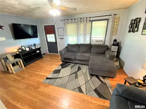 607 East Dr, Flora, IL 62839 photo 17