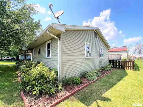 607 East Dr, Flora, IL 62839 photo 6