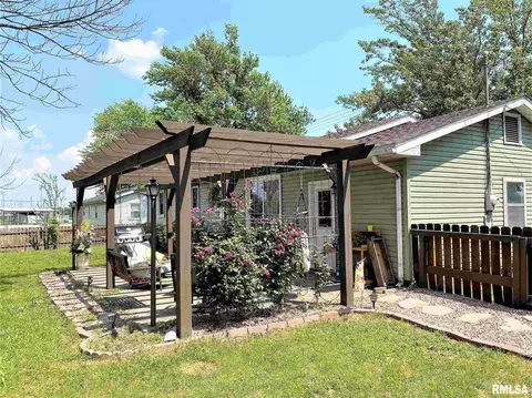 607 East Dr, Flora, IL 62839 photo 14
