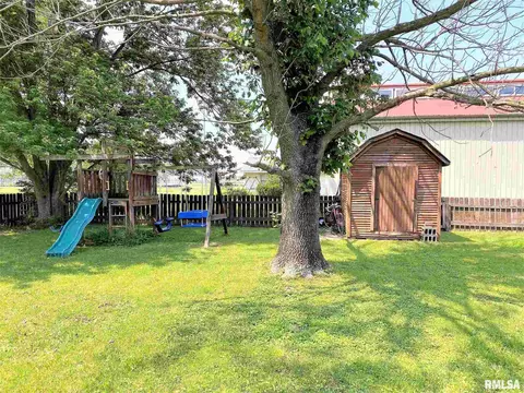 607 East Dr, Flora, IL 62839 photo 12