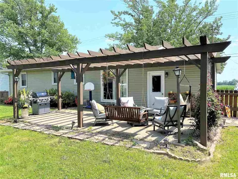 607 East Dr, Flora, IL 62839 photo 7