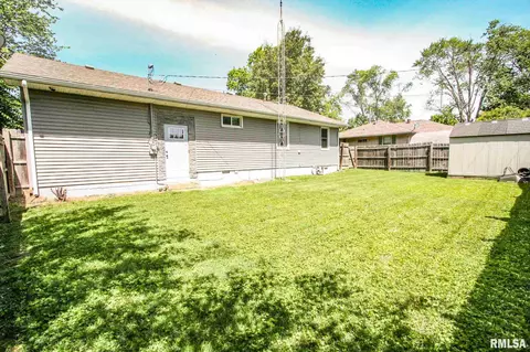 514 8th St, Carmi, IL 62821 photo 2