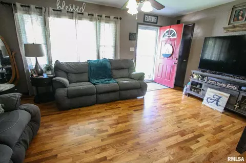 514 8th St, Carmi, IL 62821 photo 3