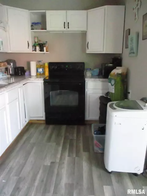 604 S 1st St, Benton, IL 62812 photo 32