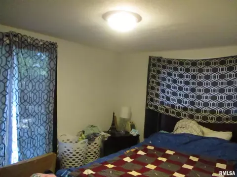 604 S 1st St, Benton, IL 62812 photo 34