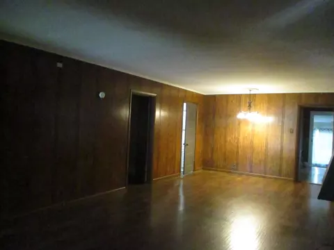 604 S 1st St, Benton, IL 62812 photo 8
