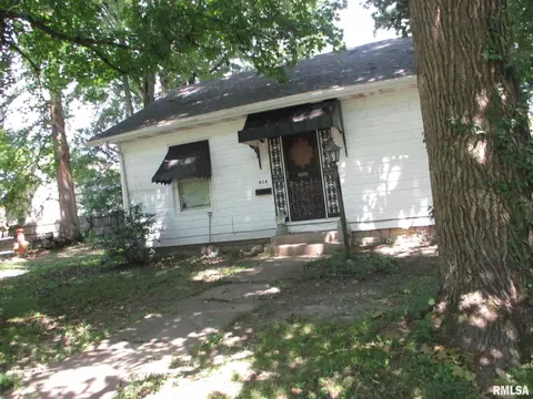 604 S 1st St, Benton, IL 62812 photo 2