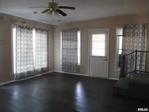 604 S 1st St, Benton, IL 62812 photo 16