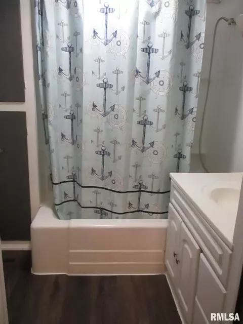 604 S 1st St, Benton, IL 62812 photo 18