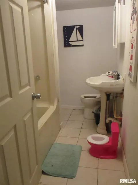 604 S 1st St, Benton, IL 62812 photo 39