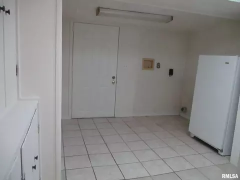 604 S 1st St, Benton, IL 62812 photo 12