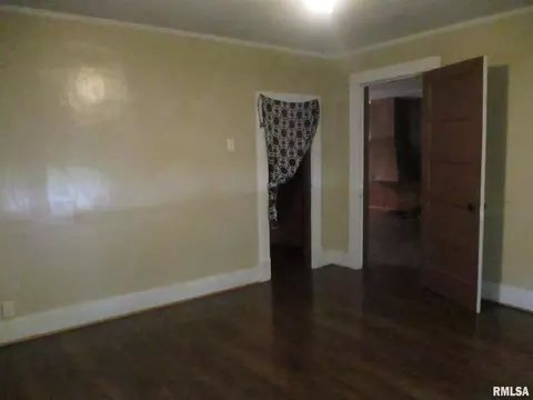 604 S 1st St, Benton, IL 62812 photo 22