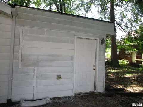 604 S 1st St, Benton, IL 62812 photo 24