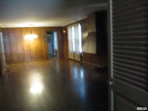 604 S 1st St, Benton, IL 62812 photo 6