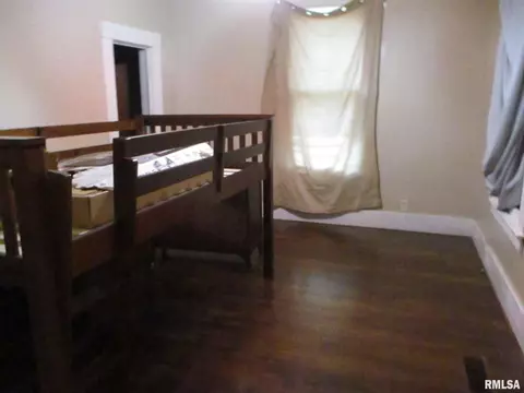 604 S 1st St, Benton, IL 62812 photo 19