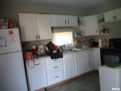 604 S 1st St, Benton, IL 62812 photo 31
