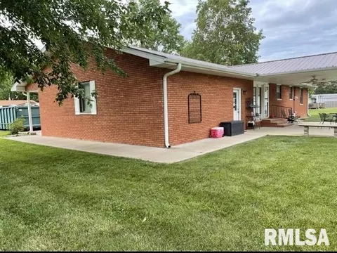 201 Golf Ln, Centralia, IL 62801 photo 4