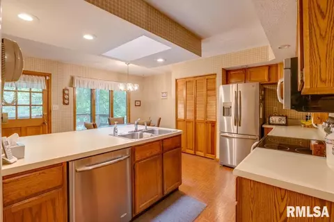 403 Jay Dr, Mount Vernon, IL 62864 photo 8