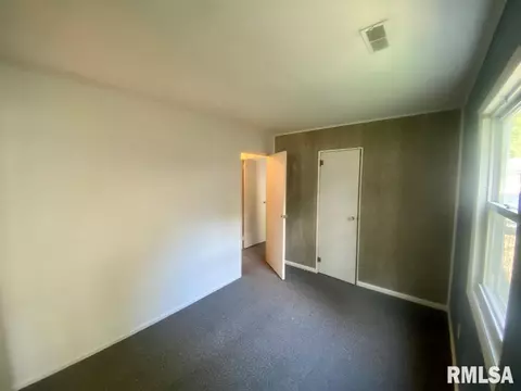 1300 Dean St, Centralia, IL 62801 photo 8
