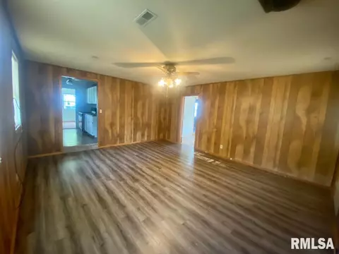 1300 Dean St, Centralia, IL 62801 photo 10