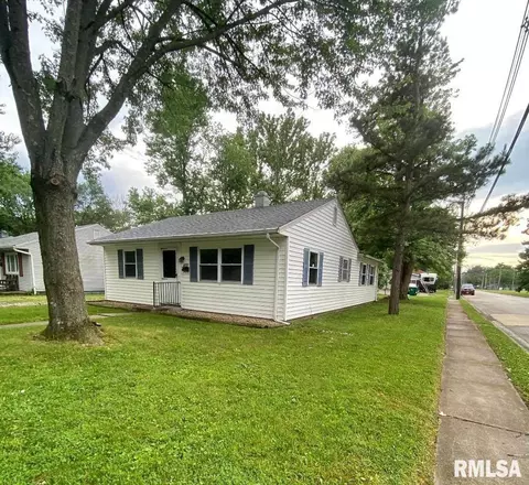 1300 Dean St, Centralia, IL 62801 photo 2