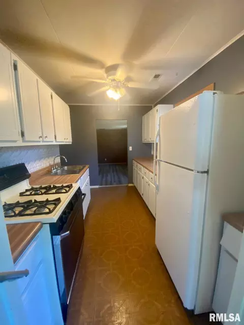 1300 Dean St, Centralia, IL 62801 photo 5