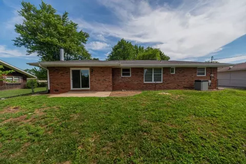 33 Cherry Dr, Mount Vernon, IL 62864 photo 11