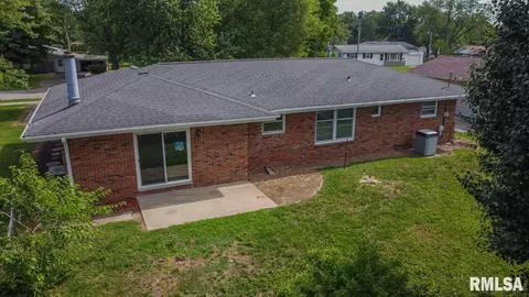 33 Cherry Dr, Mount Vernon, IL 62864 photo 3