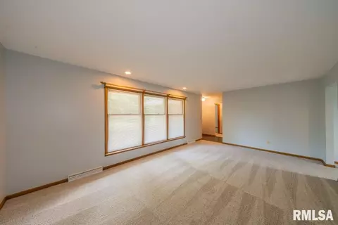 33 Cherry Dr, Mount Vernon, IL 62864 photo 13