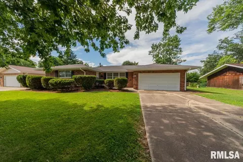 33 Cherry Dr, Mount Vernon, IL 62864 photo 1