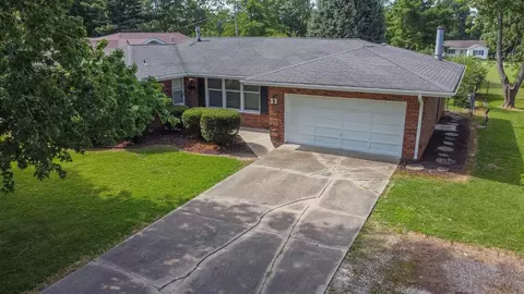 33 Cherry Dr, Mount Vernon, IL 62864 photo 2