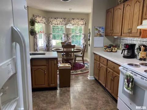 1903 Westminster Dr, Marion, IL 62959 photo 6