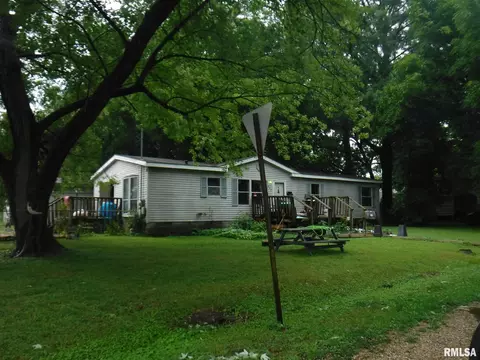 307 N Maple St, Salem, IL 62881 photo 4