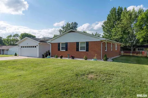 608 Indian Hill Dr, Herrin, IL 62948 photo 2