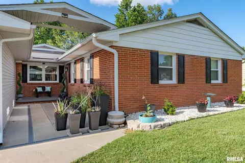 608 Indian Hill Dr, Herrin, IL 62948 photo 3