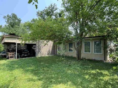 719 E Taylor St, Benton, IL 62812 photo 5