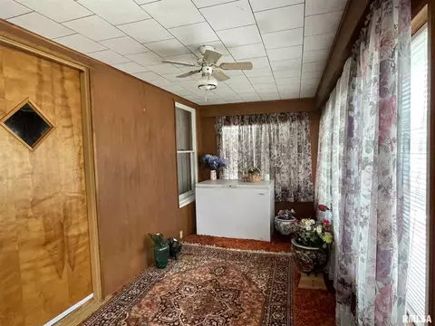 719 E Taylor St, Benton, IL 62812 photo 26