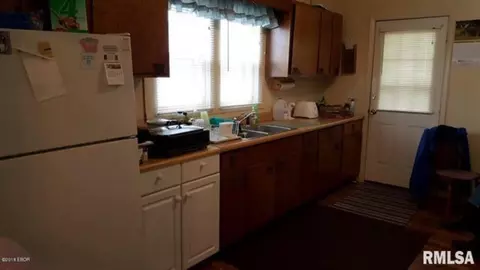 202 S Emma St, Christopher, IL 62822 photo 10